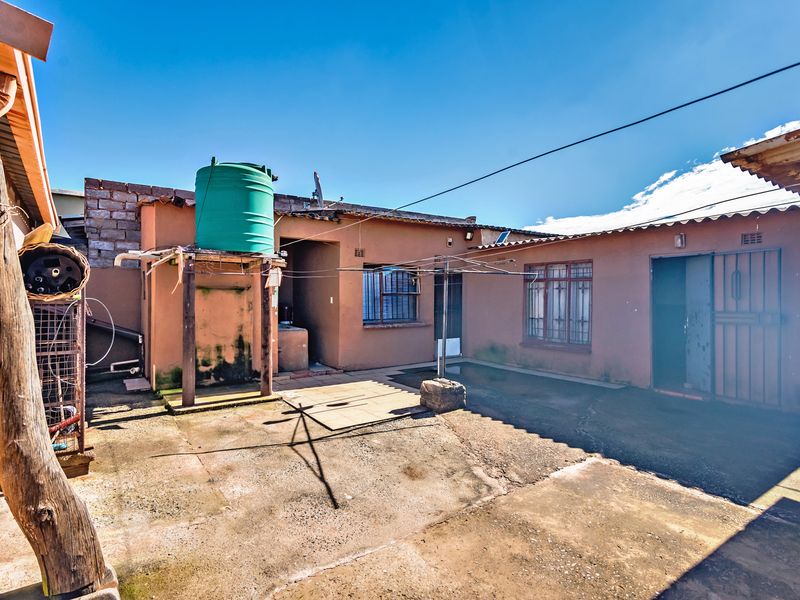 Investment House for Sale in Protea Glen Ext 16 - Photo 9