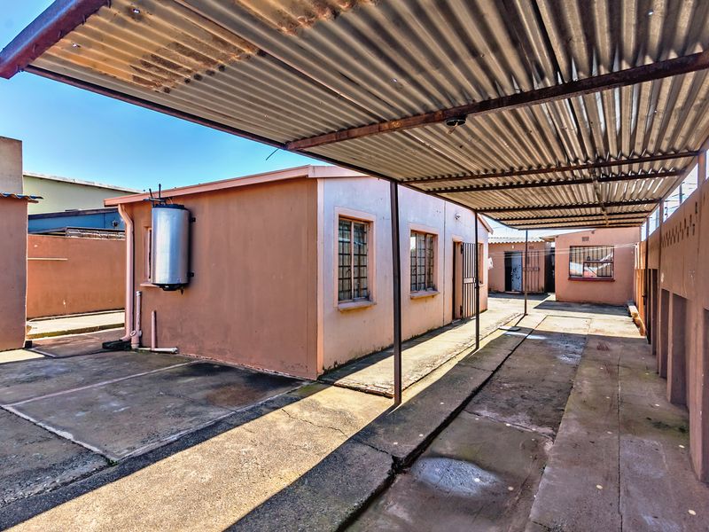 Investment House for Sale in Protea Glen Ext 16 - Photo 2