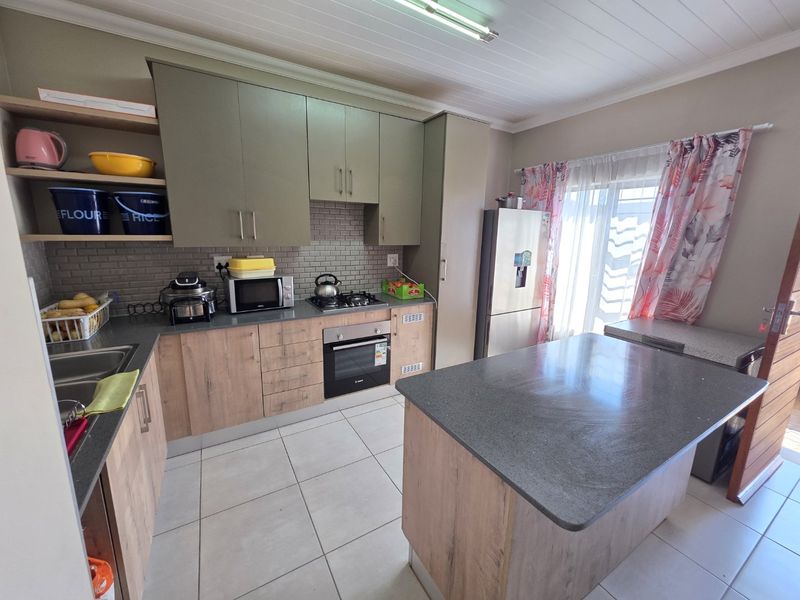 Modern 3-Bedroom Townhouse with Convenient Montana Location - Photo 8