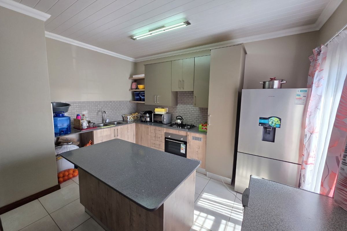 Modern 3-Bedroom Townhouse with Convenient Montana Location - Photo 5