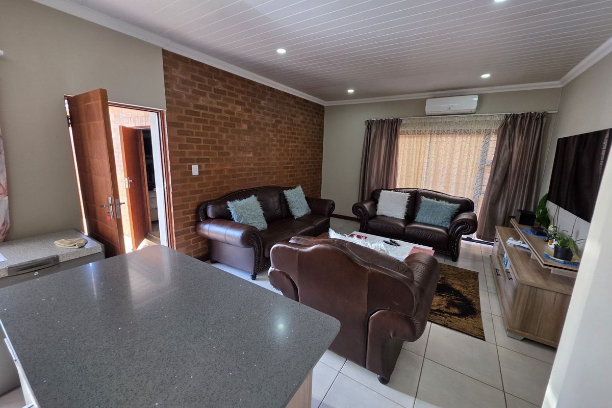Modern 3-Bedroom Townhouse with Convenient Montana Location - Photo 3