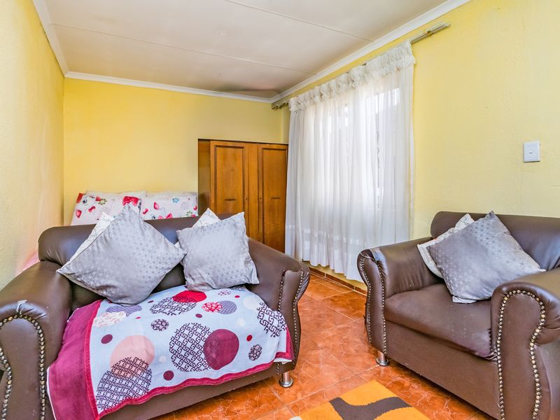 Investment Property For Sale in Protea Glen Ext 11 High Rental Income Potential ! - Photo 3