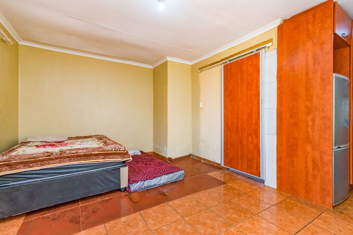 Investment Property For Sale in Protea Glen Ext 11 High Rental Income Potential ! - Photo 4