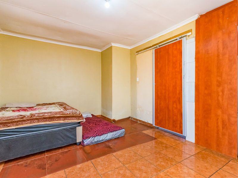 Investment Property For Sale in Protea Glen Ext 11 High Rental Income Potential ! - Photo 4