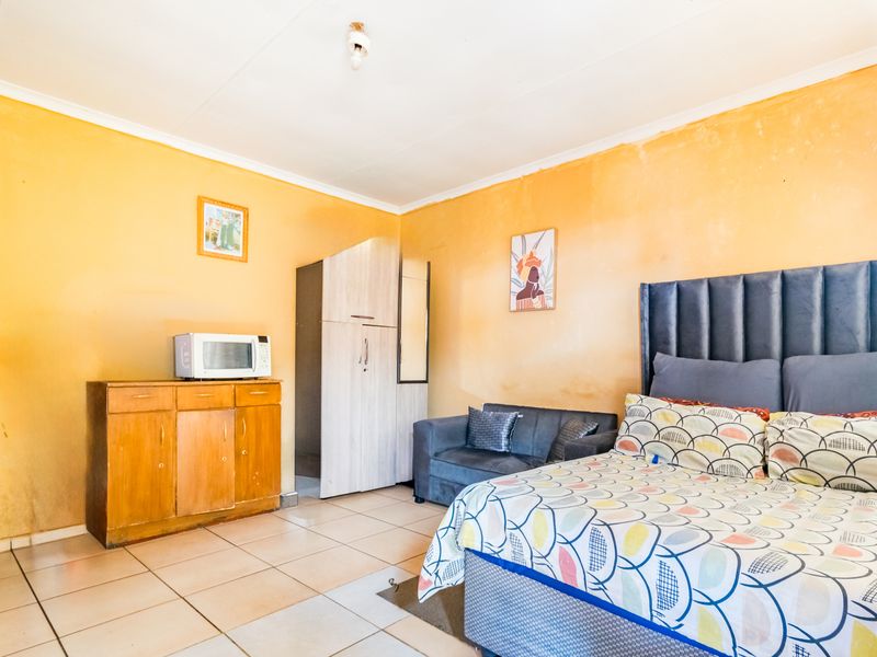 Investment Property For Sale in Protea Glen Ext 11 High Rental Income Potential ! - Photo 10