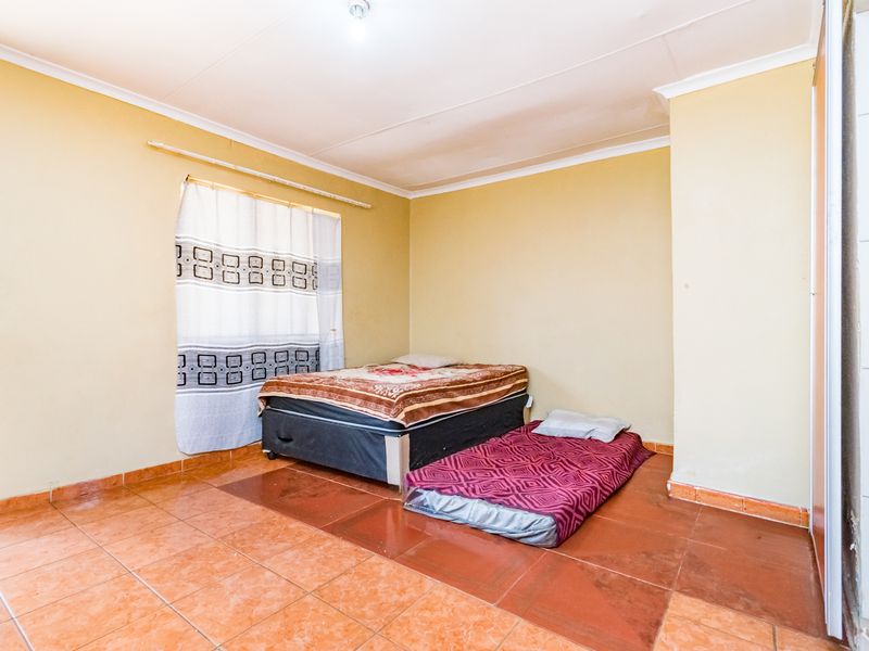 Investment Property For Sale in Protea Glen Ext 11 High Rental Income Potential ! - Photo 9