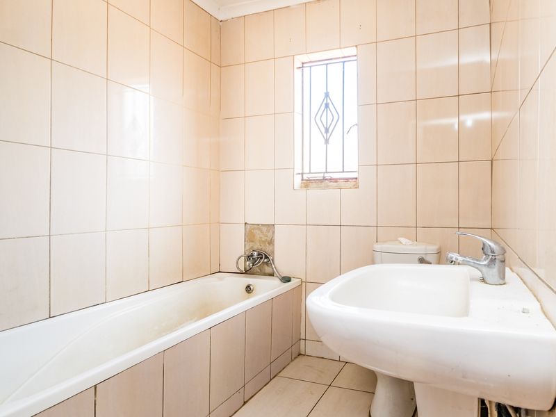 Investment Property For Sale in Protea Glen Ext 11 High Rental Income Potential ! - Photo 8