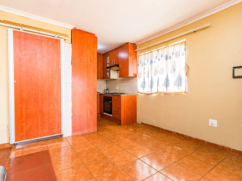 Investment Property For Sale in Protea Glen Ext 11 High Rental Income Potential ! - Photo 5