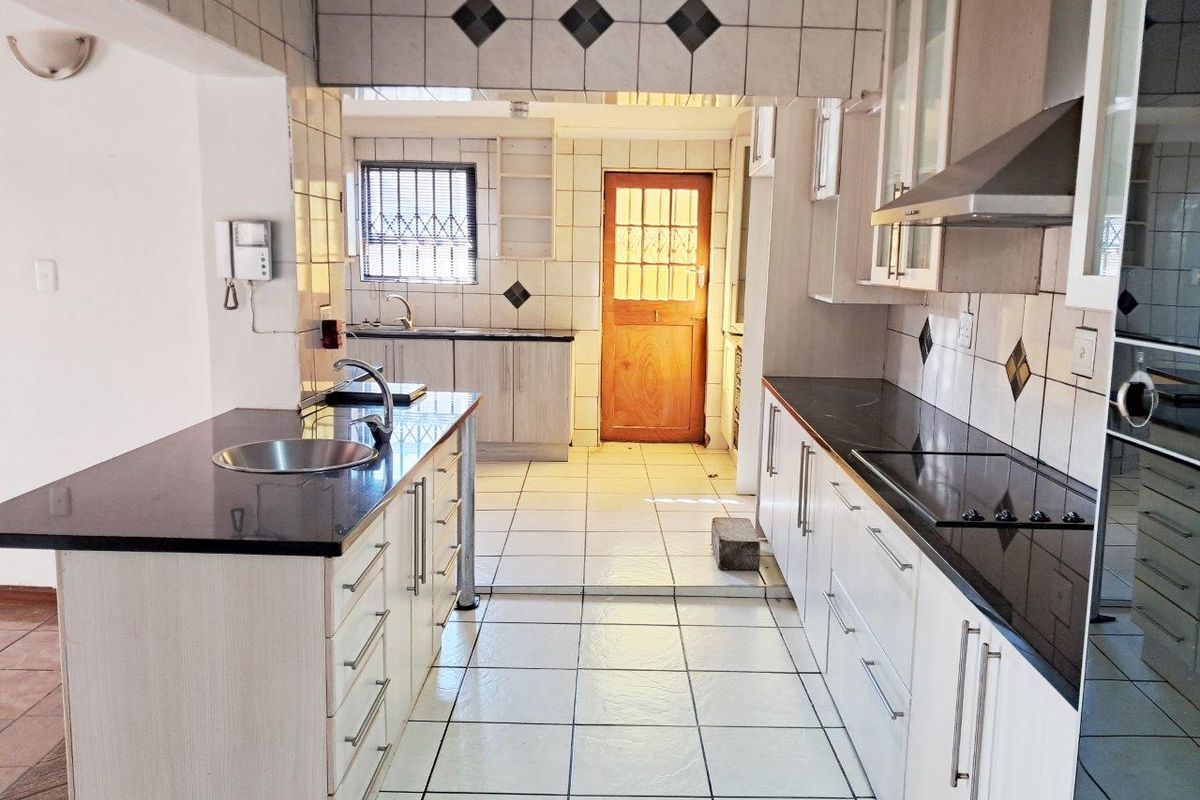 WESTERING 4 BED 3 BATH HOUSE WITH DOUBLE GARAGE FOR RENT - Photo 5