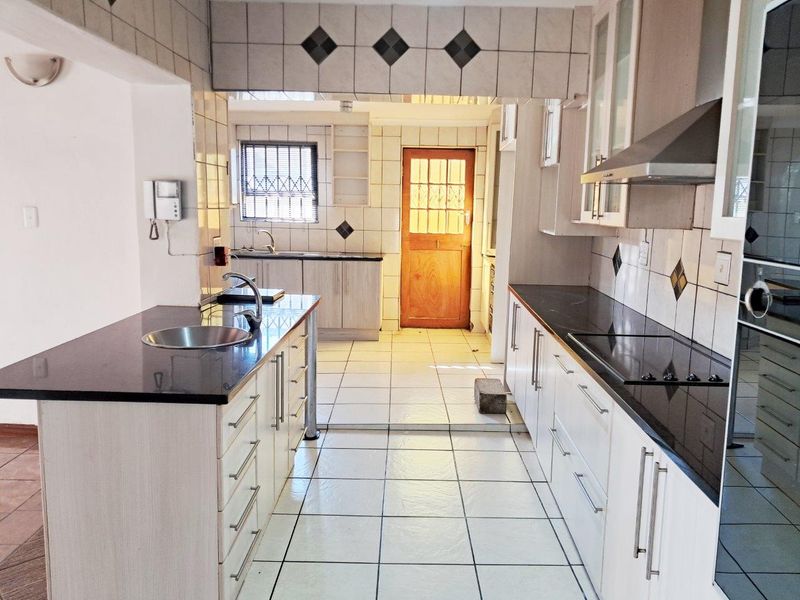 WESTERING 4 BED 3 BATH HOUSE WITH DOUBLE GARAGE FOR RENT - Photo 5