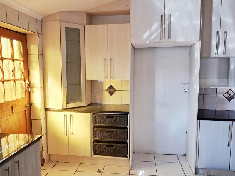 WESTERING 4 BED 3 BATH HOUSE WITH DOUBLE GARAGE FOR RENT - Photo 8