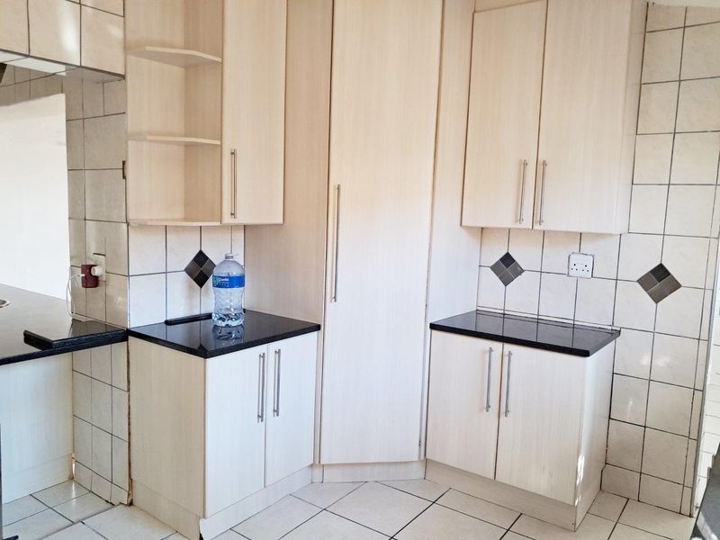 WESTERING 4 BED 3 BATH HOUSE WITH DOUBLE GARAGE FOR RENT - Photo 9