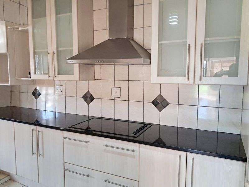 WESTERING 4 BED 3 BATH HOUSE WITH DOUBLE GARAGE FOR RENT - Photo 6