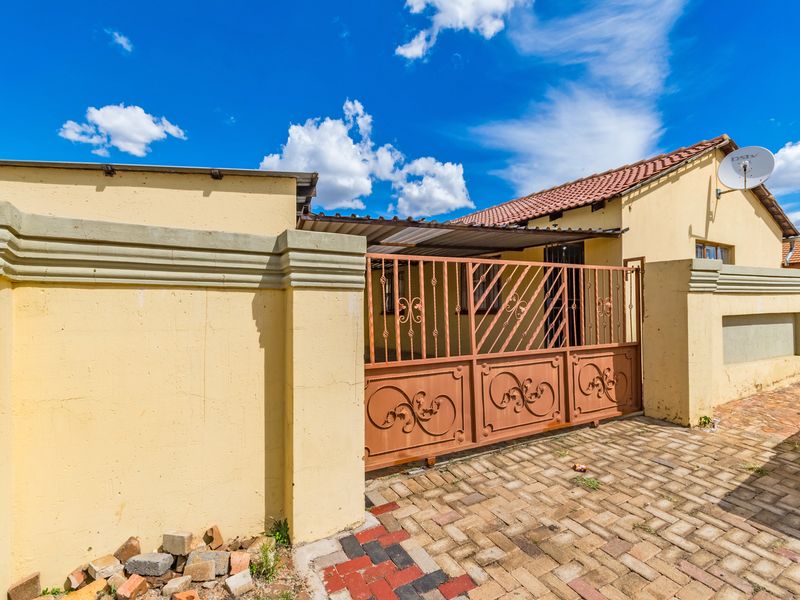 Investment Property or Sale at Protea Glen Ext 11 - Photo 1