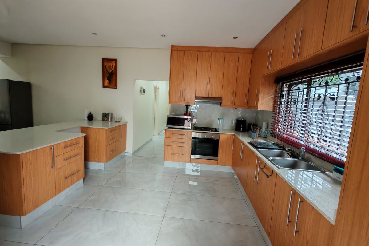 3 bedroom ground floor apartment on shared property - Photo 5