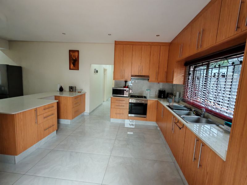 3 bedroom ground floor apartment on shared property - Photo 6