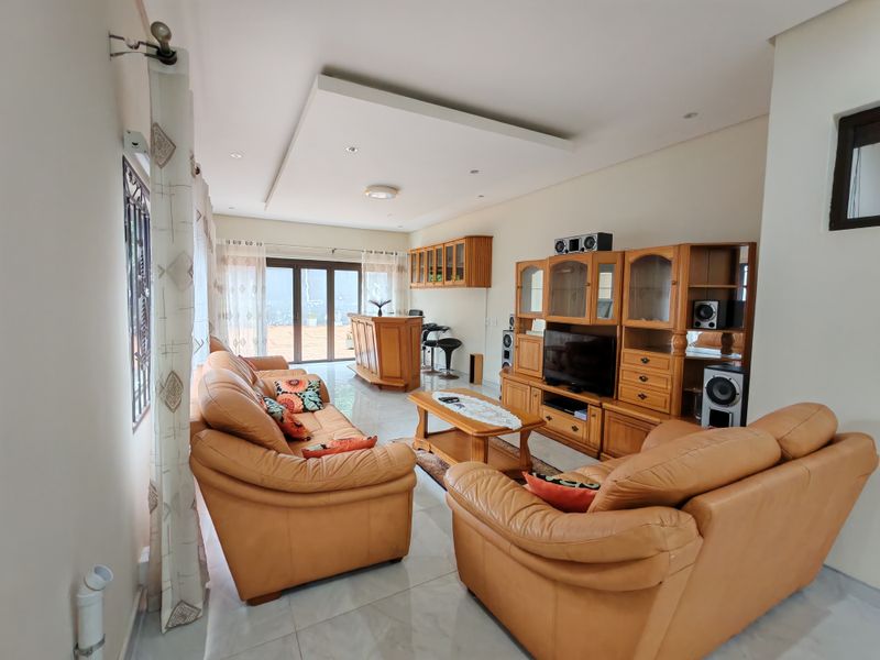 3 bedroom ground floor apartment on shared property - Photo 2