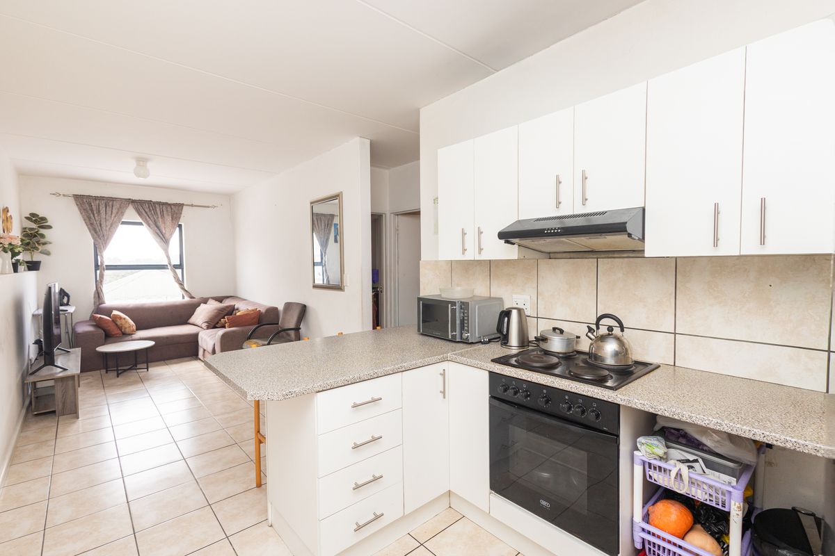 Charming 1-bedroom apartment for sale in Townsend Estate, Goodwood - perfect for first-time buyers! - Photo 3