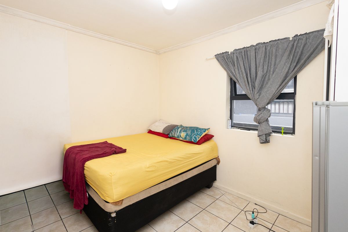Stylish 2-bedroom apartment for sale in Townsend Estate, Goodwood—perfect for modern living! - Photo 3
