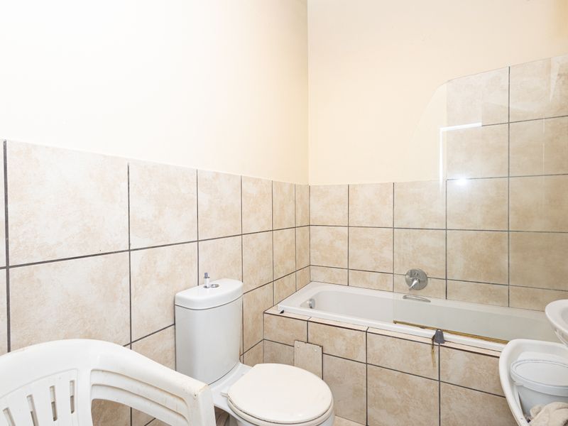 Stylish 2-bedroom apartment for sale in Townsend Estate, Goodwood—perfect for modern living! - Photo 6