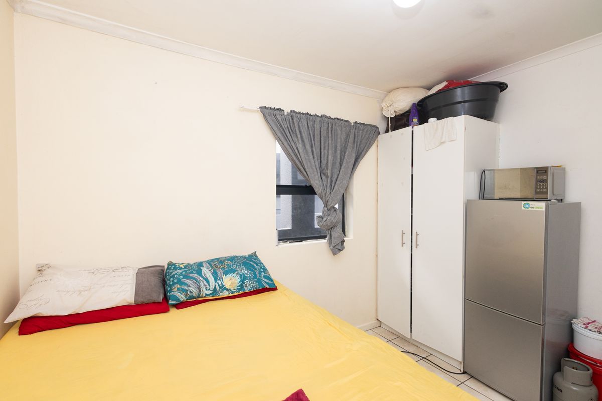 Stylish 2-bedroom apartment for sale in Townsend Estate, Goodwood—perfect for modern living! - Photo 4