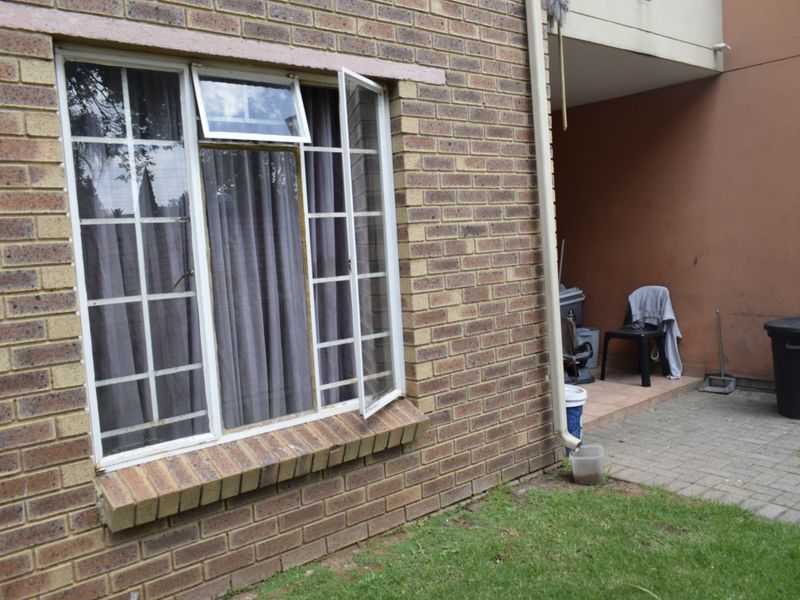 Ground unit with 2 bedroom for sale in Comet. - Photo 3