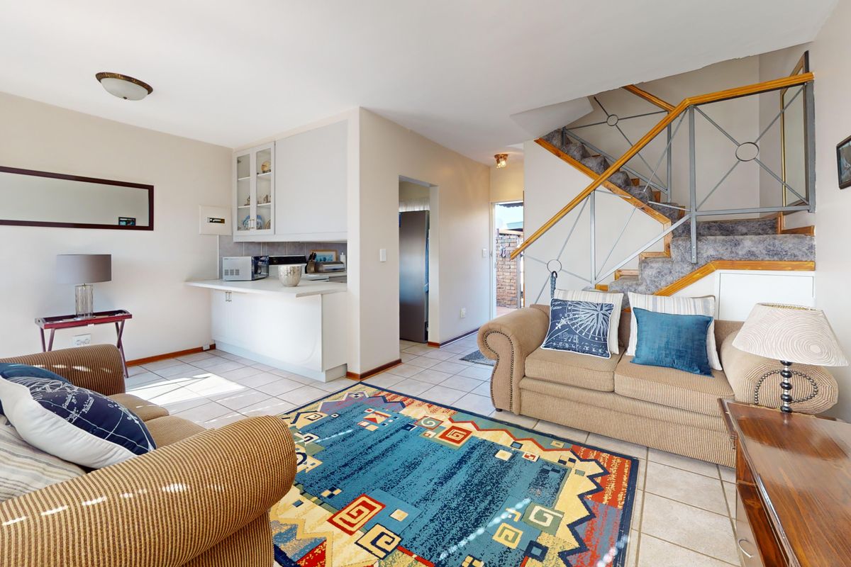 Live Luxury Non-distressed Auction with Starting to bid from R570 000.00 - Photo 2