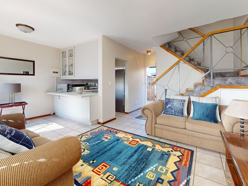 Live Luxury Non-distressed Auction with Starting to bid from R570 000.00 - Photo 2