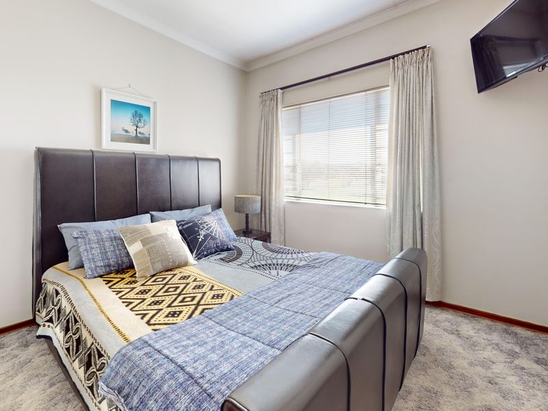 Live Luxury Non-distressed Auction with Starting to bid from R570 000.00 - Photo 3