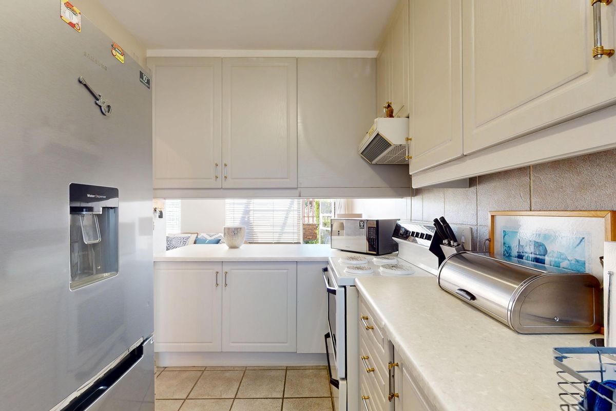 Live Luxury Non-distressed Auction with Starting to bid from R570 000.00 - Photo 5