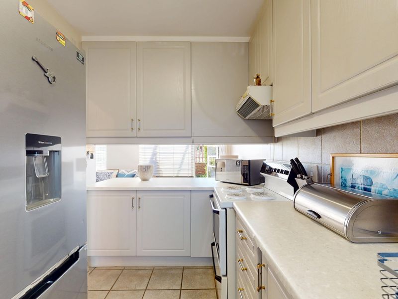 Live Luxury Non-distressed Auction with Starting to bid from R570 000.00 - Photo 5