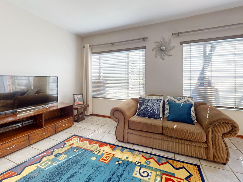 Live Luxury Non-distressed Auction with Starting to bid from R570 000.00 - Photo 8