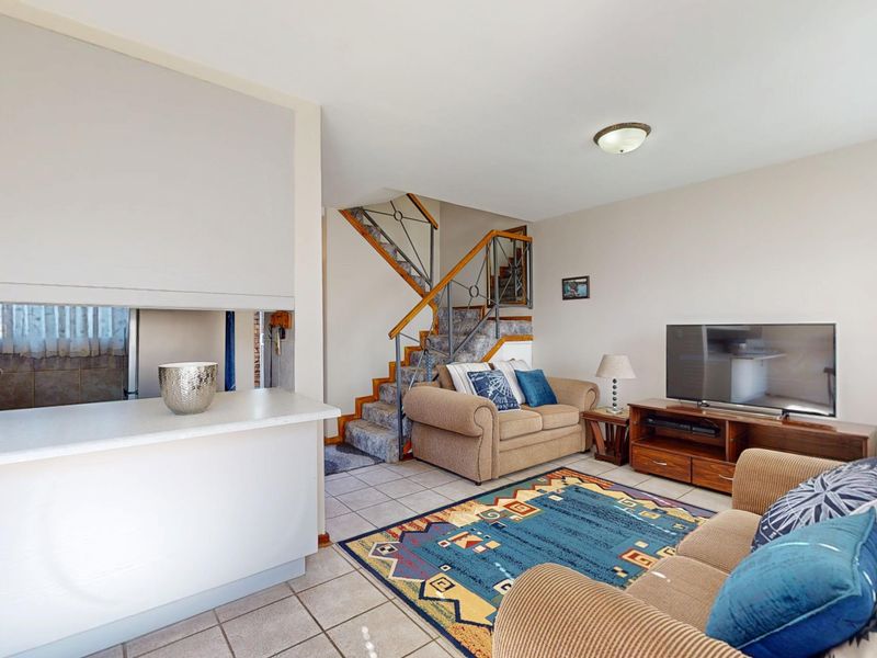 Live Luxury Non-distressed Auction with Starting to bid from R570 000.00 - Photo 10