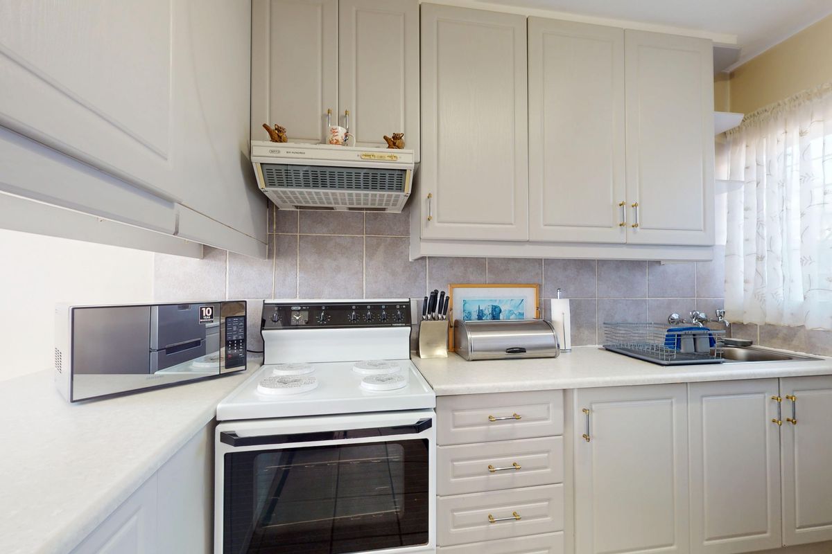 Live Luxury Non-distressed Auction with Starting to bid from R570 000.00 - Photo 4