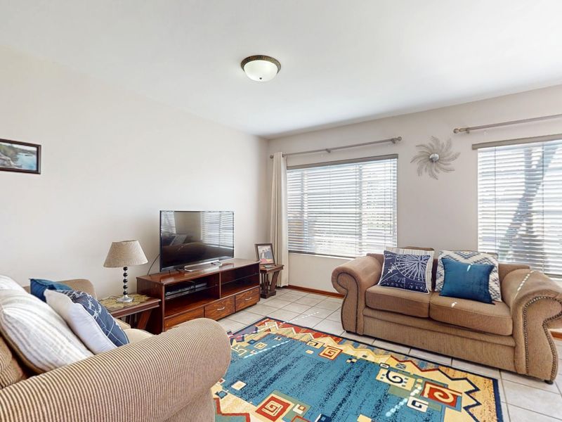 Live Luxury Non-distressed Auction with Starting to bid from R570 000.00 - Photo 9