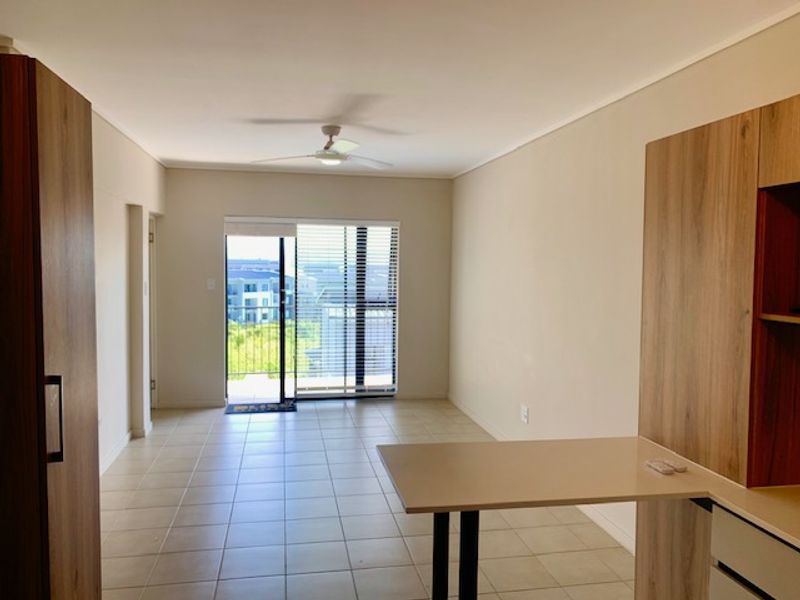 24 HOUR SECURITY ACCESS TO COMPLEX, TOP FLOOR 2 BEDROOM 2 BATHROOM APARTMENT - Photo 6