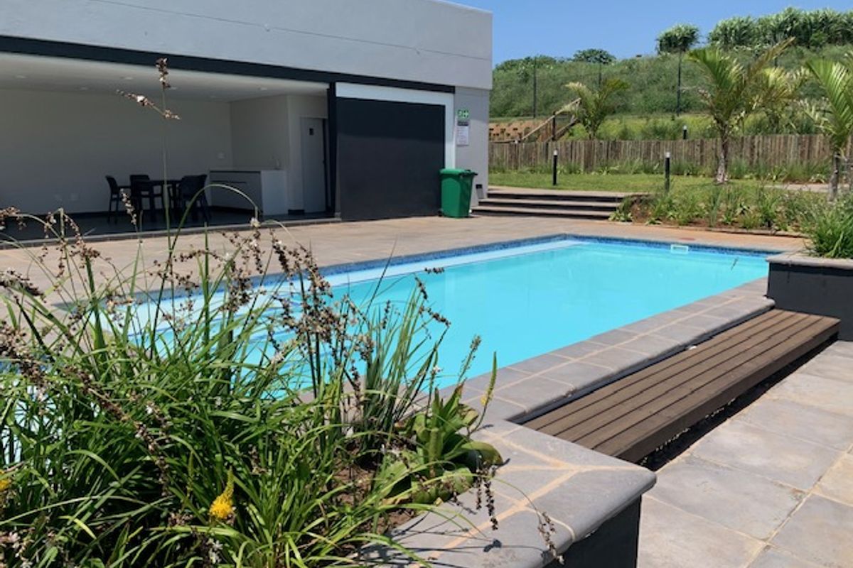 24 HOUR SECURITY ACCESS TO COMPLEX, TOP FLOOR 2 BEDROOM 2 BATHROOM APARTMENT - Photo 4