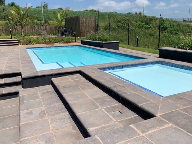 24 HOUR SECURITY ACCESS TO COMPLEX, TOP FLOOR 2 BEDROOM 2 BATHROOM APARTMENT - Photo 5