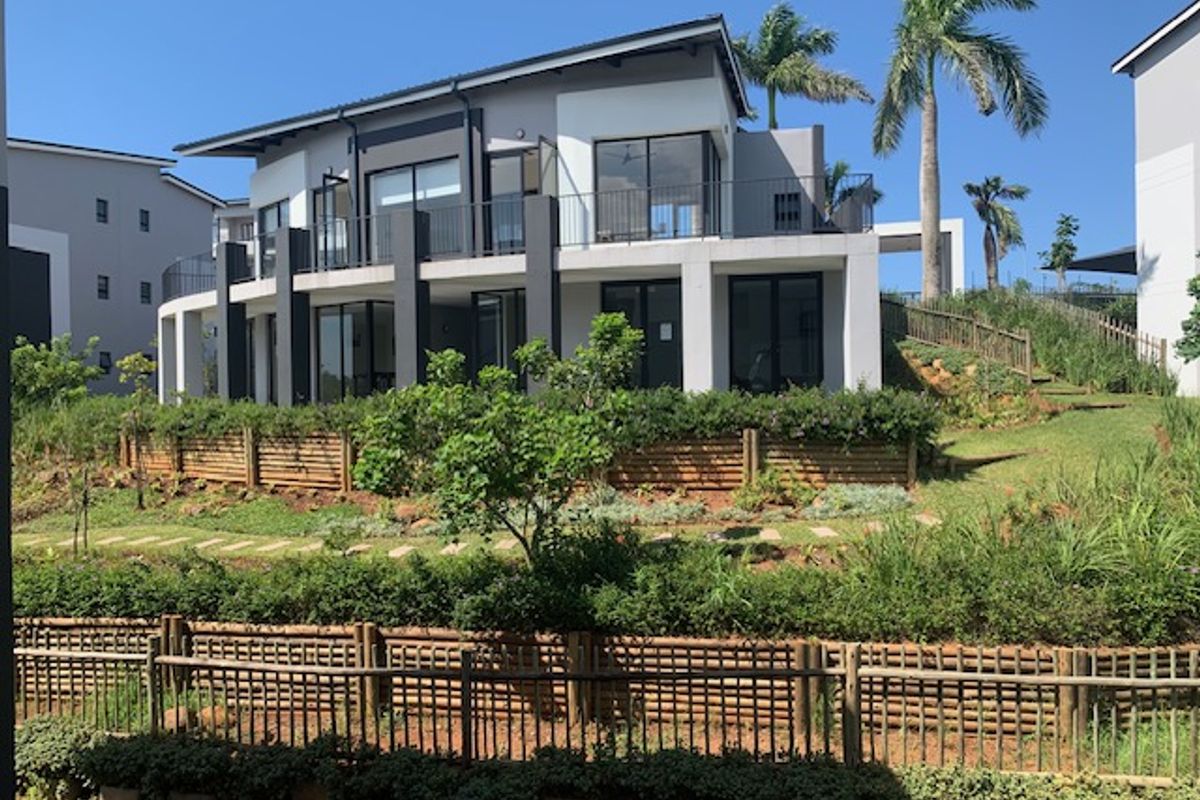 24 HOUR SECURITY ACCESS TO COMPLEX, TOP FLOOR 2 BEDROOM 2 BATHROOM APARTMENT - Photo 2