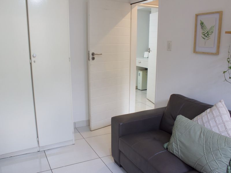 Beautiful double storey townhouse in secure complex in Glen Marais - Photo 10