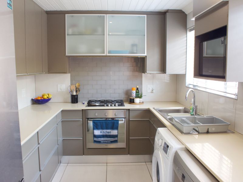 Beautiful double storey townhouse in secure complex in Glen Marais - Photo 3