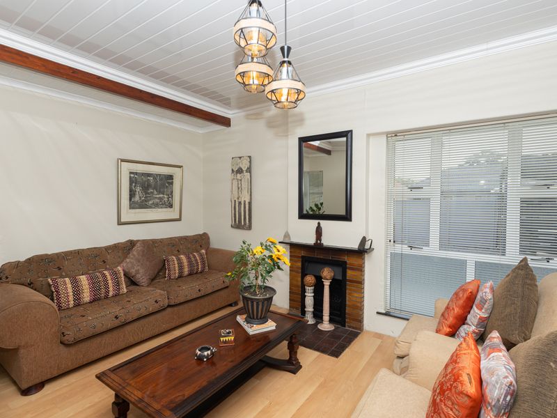 Three bedroom House for Sale Oakdale - Photo 2