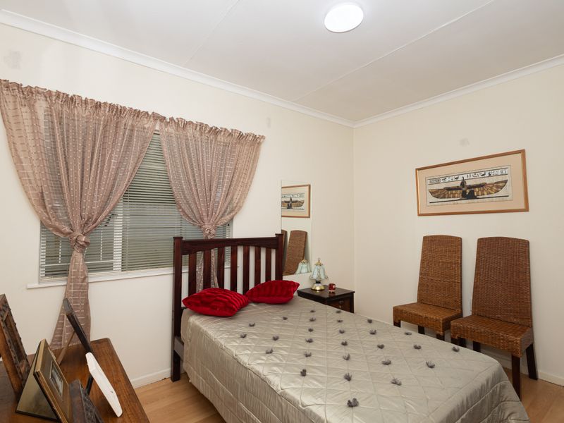Three bedroom House for Sale Oakdale - Photo 10