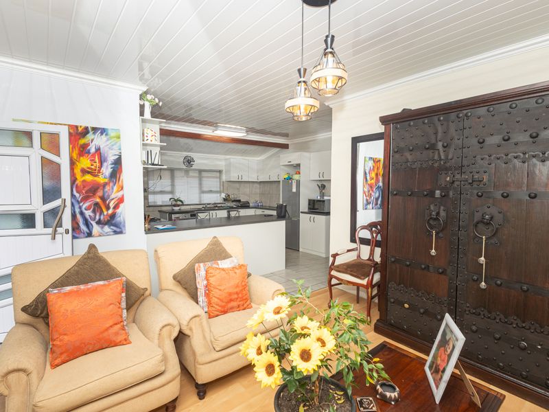 Three bedroom House for Sale Oakdale - Photo 3