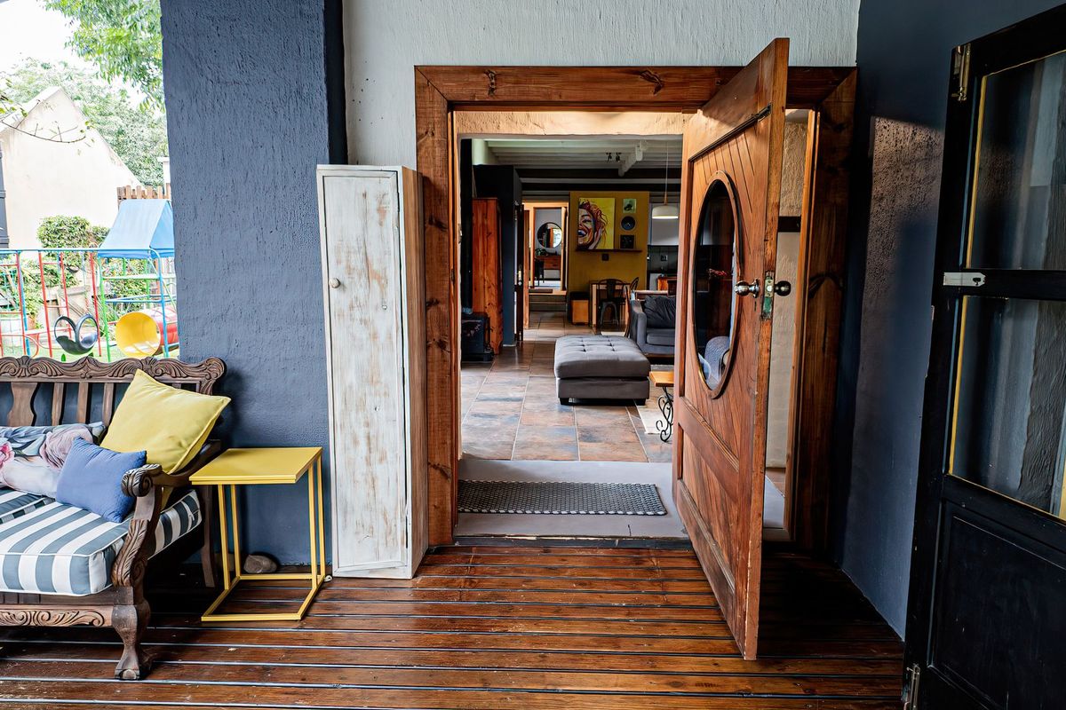 Architectural Elegance Meets Modern Family Living in a Prime Cul-de-Sac Location - Photo 2