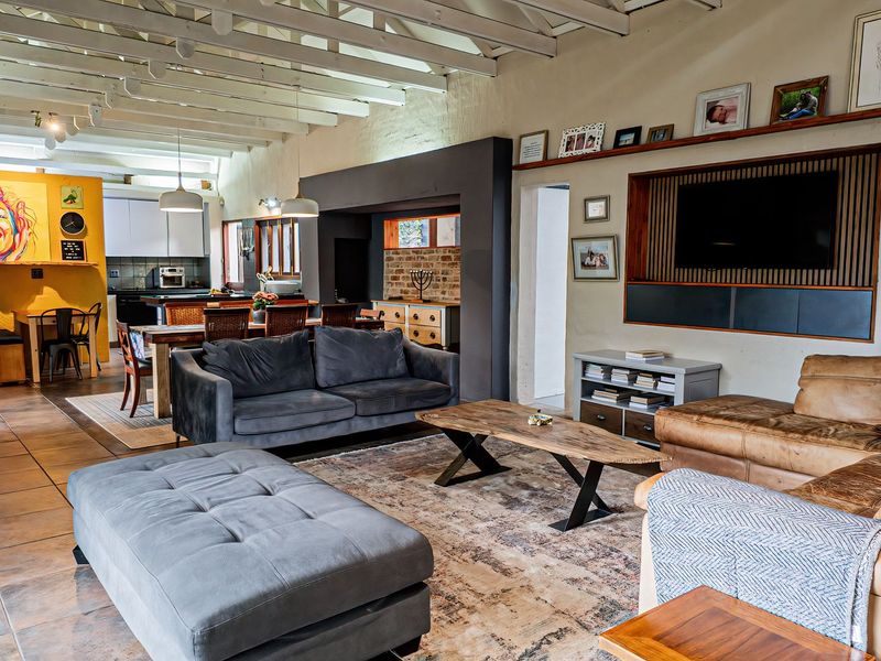 Architectural Elegance Meets Modern Family Living in a Prime Cul-de-Sac Location - Photo 4