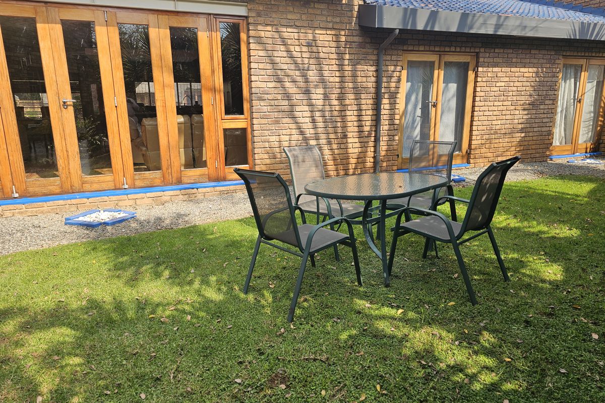 Modern Luxury Family Home with Exceptional Entertainment Features - Photo 3