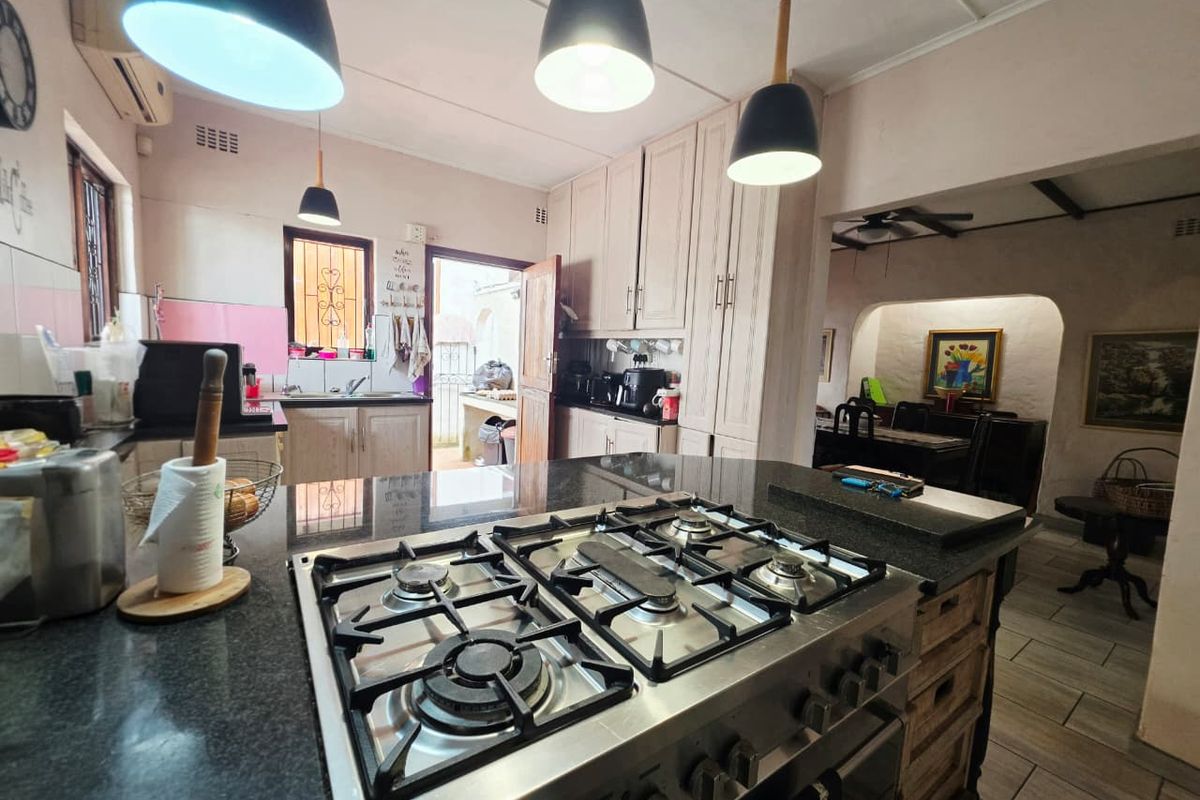 5 bedroom house - Photo 2