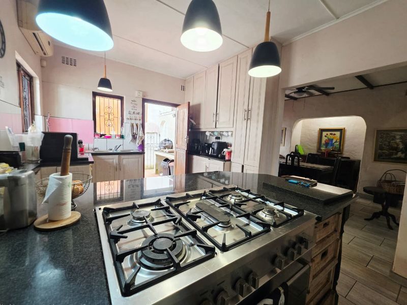 5 bedroom house - Photo 2