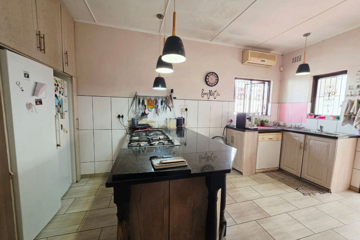 5 bedroom house - Photo 4